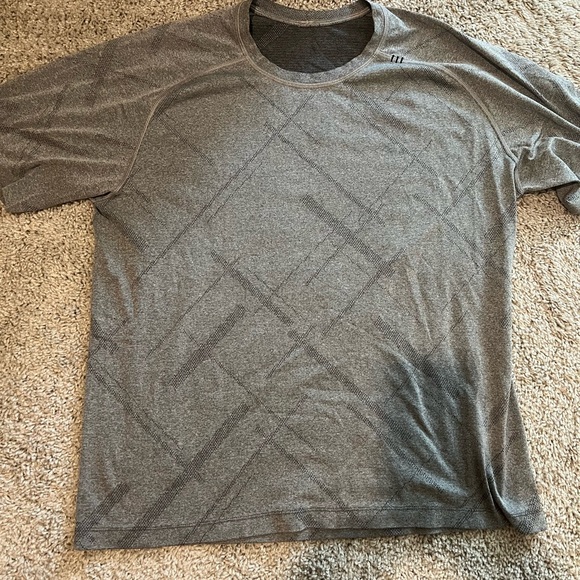 Lululemon men’s gray shirt - Picture 1 of 3